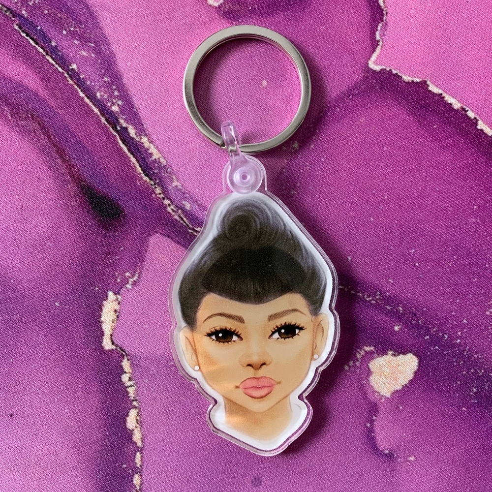 Portrait Keychain - Girl in Pearls
